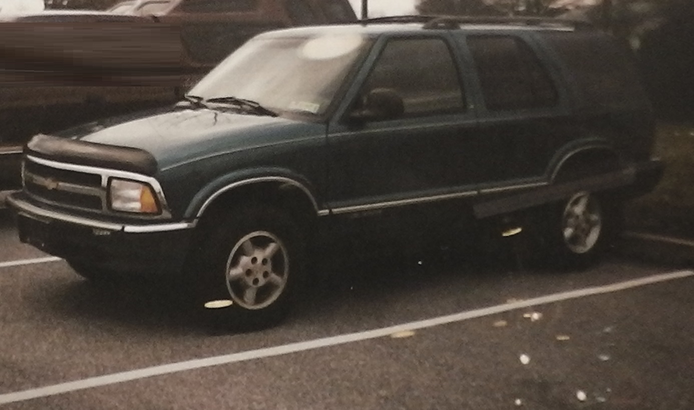 My mother's AWESOME Blazer is why I not only really like the color TEAL but also this ERA of GM vehicles -cough- MY SONOMA -cough-